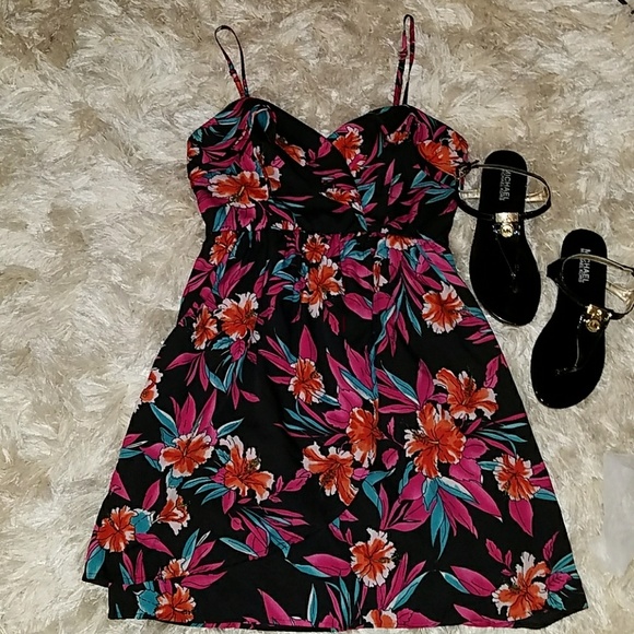 Beautiful wrap sundress - Picture 1 of 5